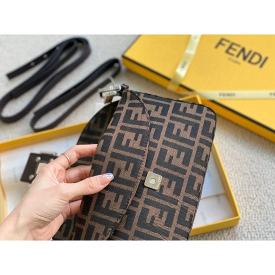 FENDI VINTAGE HOBO BAGUETTE