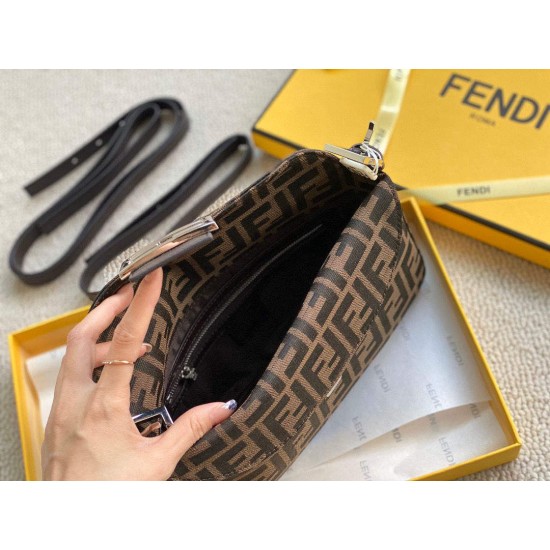 FENDI VINTAGE HOBO BAGUETTE