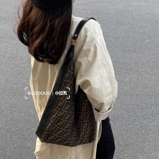 FENDI VINTAGE HOBO