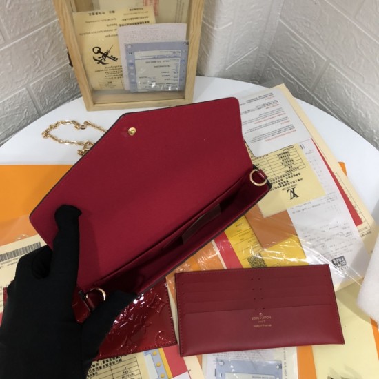 FÉLICIE POCHETTE VERNIS SCARLET