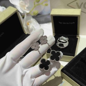 Van Cleef & Arpels Earrings